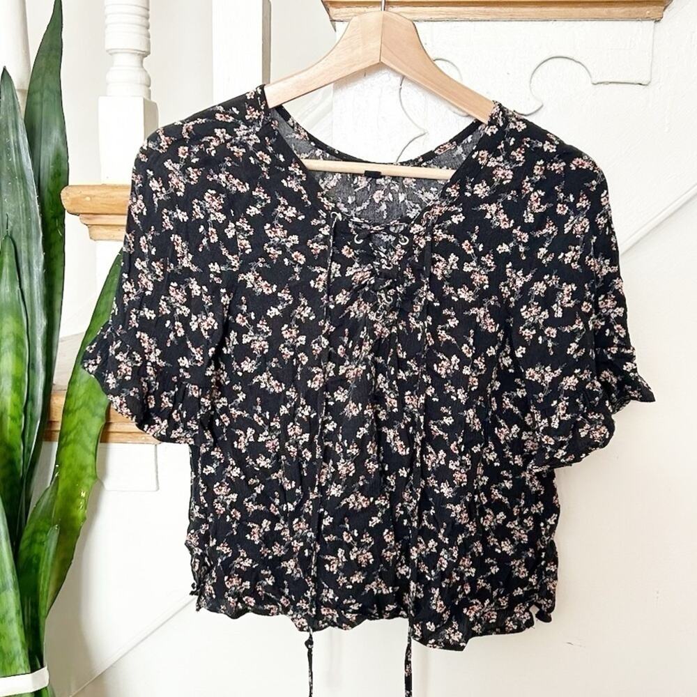 American Eagle Outfitters Black Floral Print Short Sleeve Lace Up Blouse Size XS